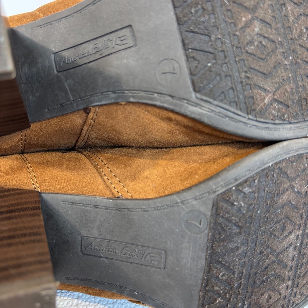 American Eagle Brown Faux Suede Perforated‎ Heeled Ankle Booties Size 7 - Picture 7 of 7
